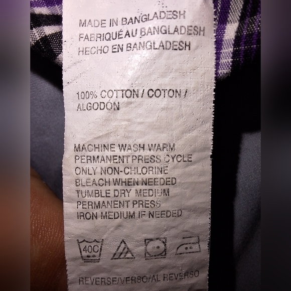 An Izod mens long sleeve button-down 100% cotton in a size medium. EUC. - Picture 7 of 7